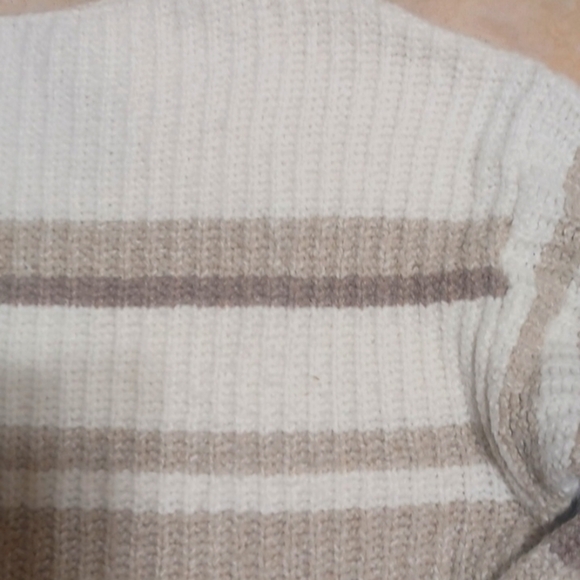 Old Navy Sweater - Picture 2 of 10